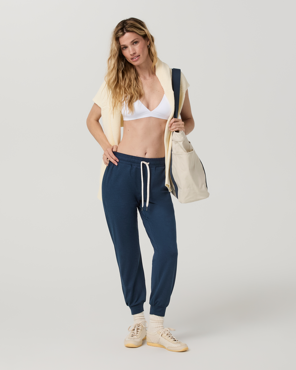 Vuori Performance Jogger in Blue Coast Heather - full length