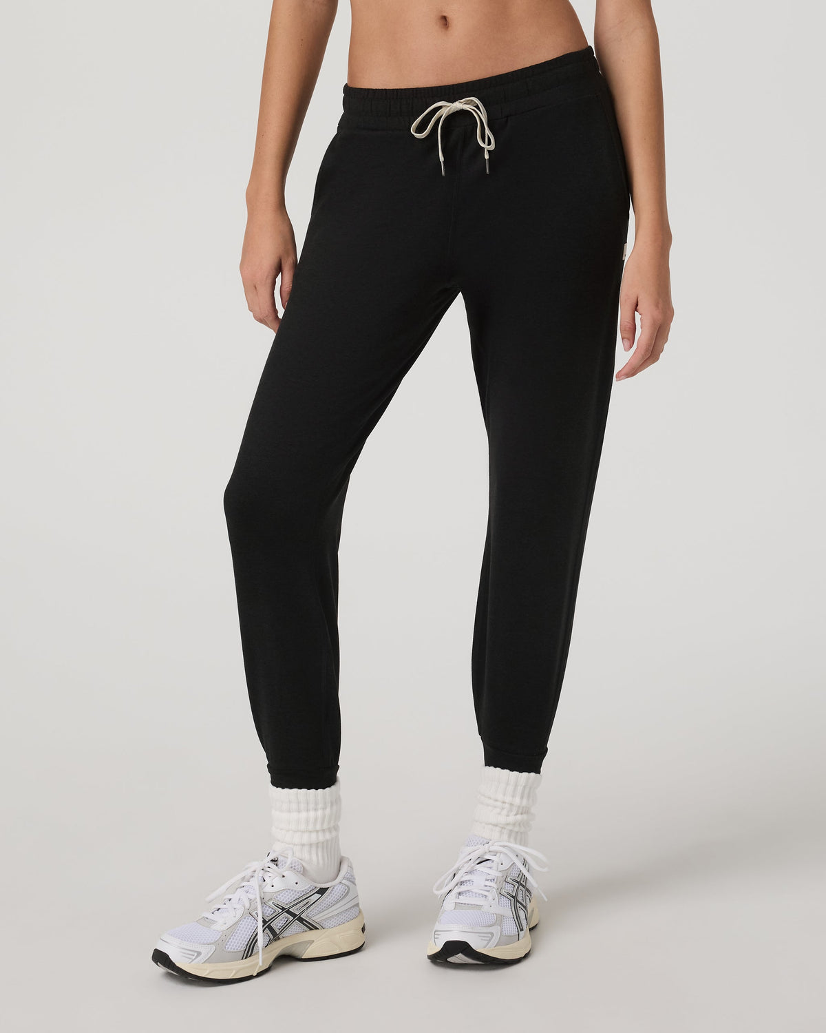 Vuori Performance Jogger Long in Black Heather - front view