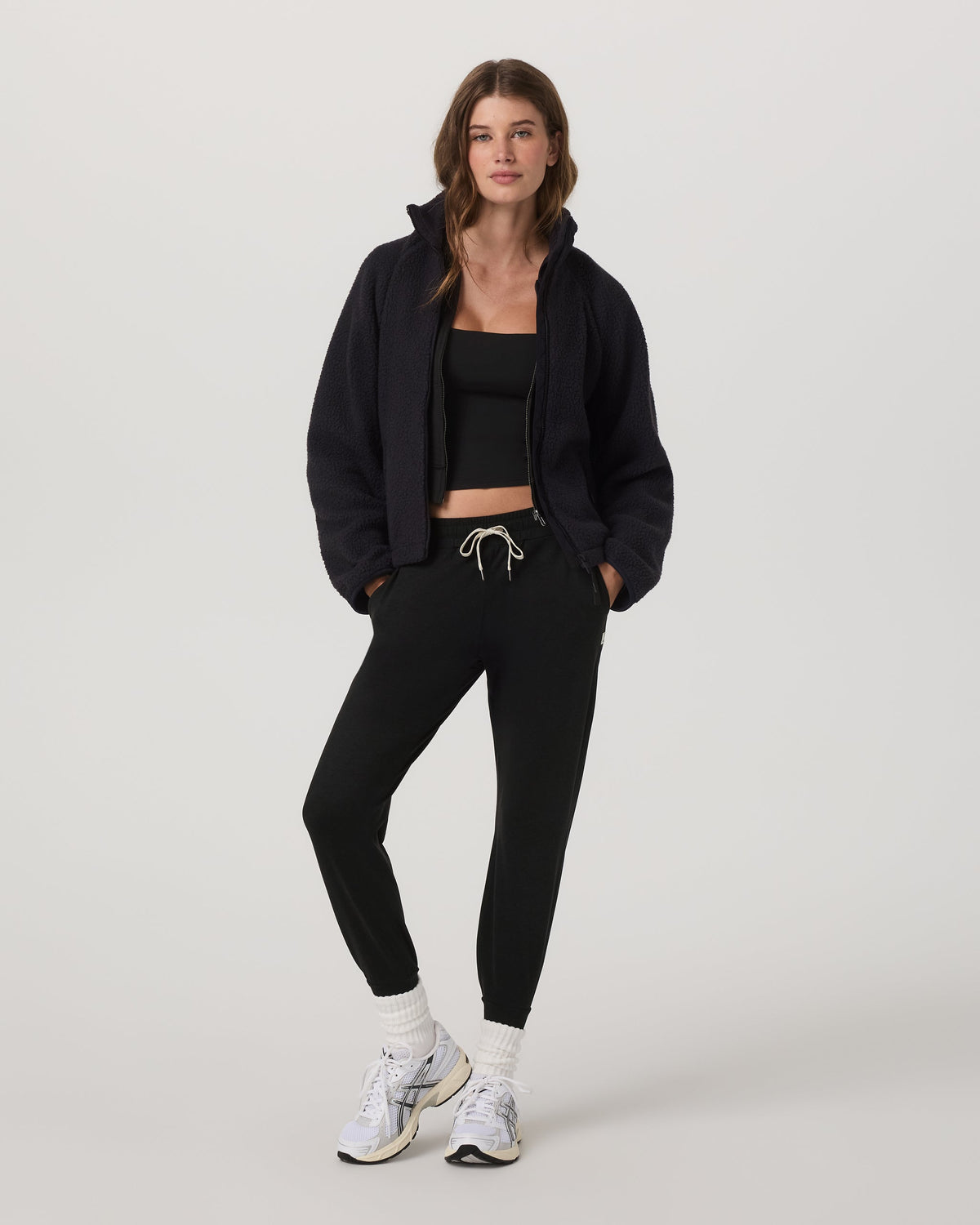 Vuori Performance Jogger Long in Black Heather - full length